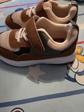Brand New Stride Rite Kids Brown and Cream Athletic Sneakers